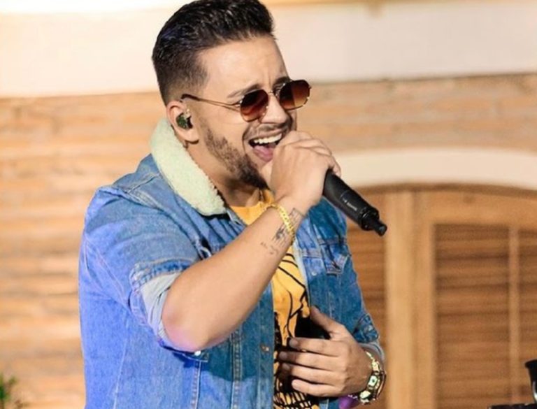 Cantor sertanejo Kleber, da dupla com Kaue, morre de Covid-19