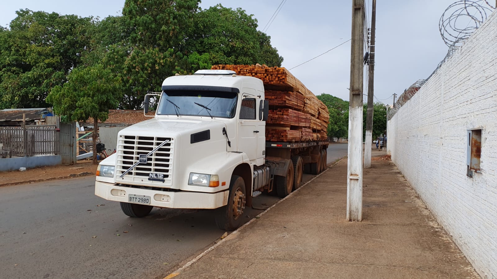 Sorriso: carga de madeira avaliada em R$ 20 mil é apreendida pela PM