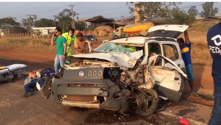 Acidente envolvendo 03 veículos em Sinop deixa homem preso as ferragens