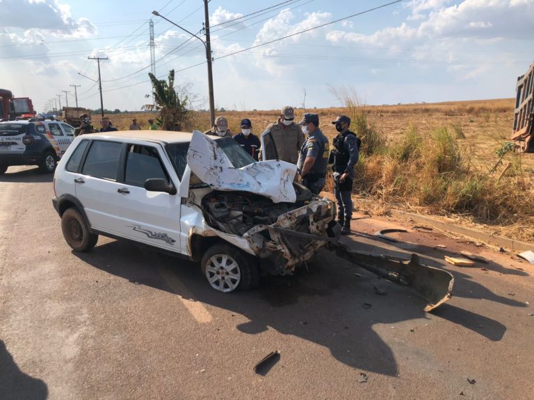 Sorriso: Carro e caminhão colidem após idoso passar mal devido ao Calor; veja as fotos