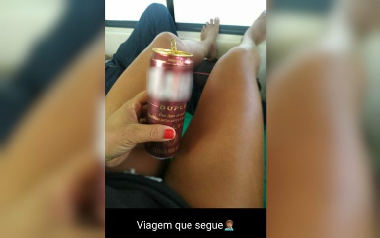 Técnica em enfermagem é suspeita de postar foto bebendo cerveja ao lado de paciente em ambulância