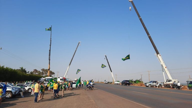 Rodovia é bloqueada em Sorriso na BR-163