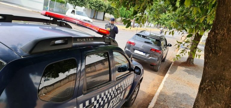 Sorriso: Guarda Municipal aborda homem alcoolizado que dormiu com carro ligado na Av. Imigrantes