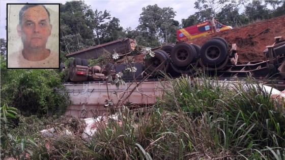 Carreta despenca em ribanceira, tomba e motorista morre preso às ferragens