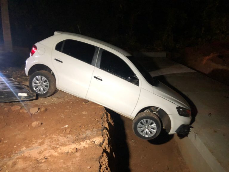 Sorriso: mulher fura bloqueio e cai em valeta de obras no Lago do Rota do Sol