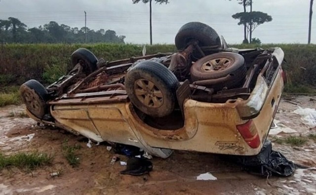 Seis ficam feridos em acidente com carretas e caminhonete em Sinop na BR-163