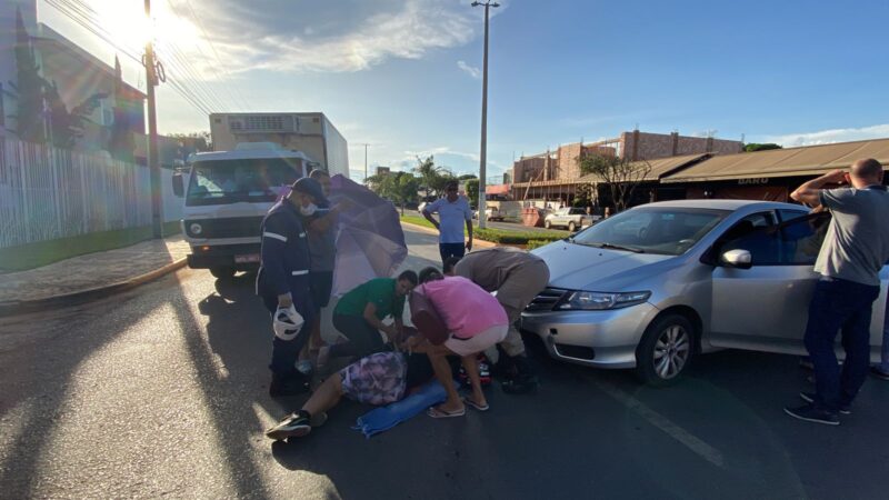 Carro colide em motociclista em Sorriso, mulher é socorrida