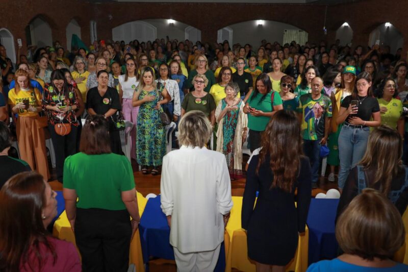 Primeira-dama de MT motiva mulheres a organizar movimentos pró-Bolsonaro