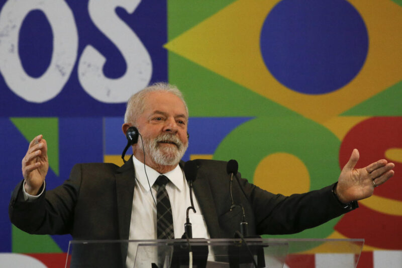 Juíza determina que morador remova de sua casa faixa com propaganda para Lula em Sorriso