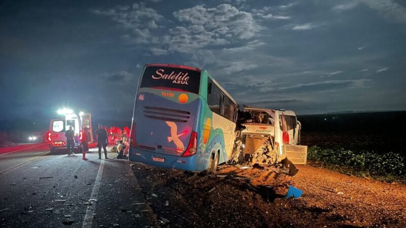 Acidente entre dois ônibus na MT-320 deixa um morto e 6 feridos