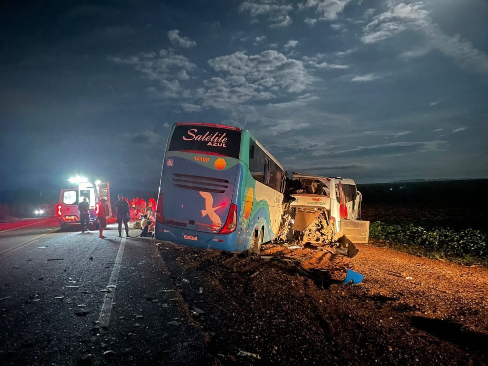 Acidente entre dois ônibus na MT-320 deixa um morto e 6 feridos