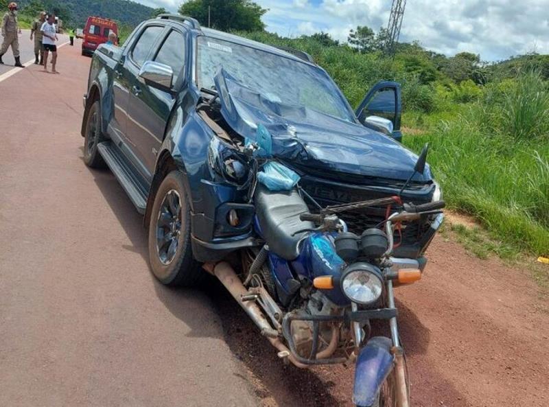 Idoso morre em acidente envolvendo motocicleta e caminhonete na BR-163