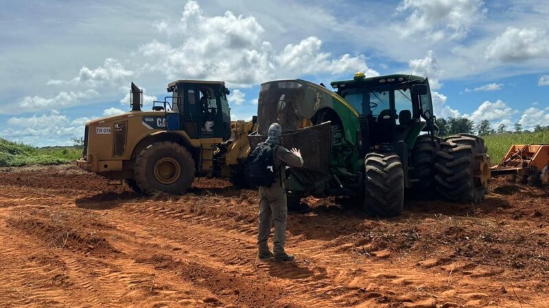 Sema apreende e inutiliza máquinas usadas para limpar fazenda embargada em Nova Ubiratã