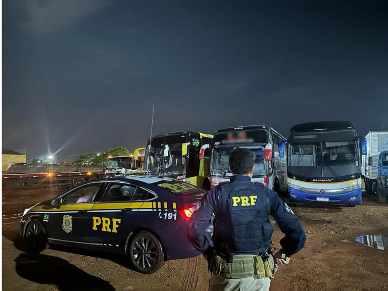 PRF retira de circulação mais três ônibus clandestinos em Sorriso-MT