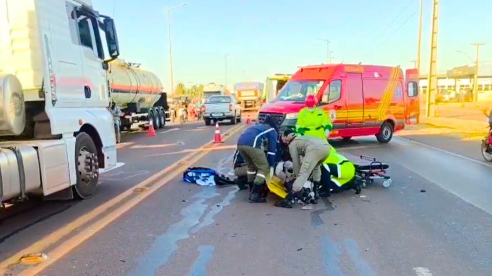 Motociclista é socorrido em estado grave após colisão na BR-163 entre Sinop e Sorriso