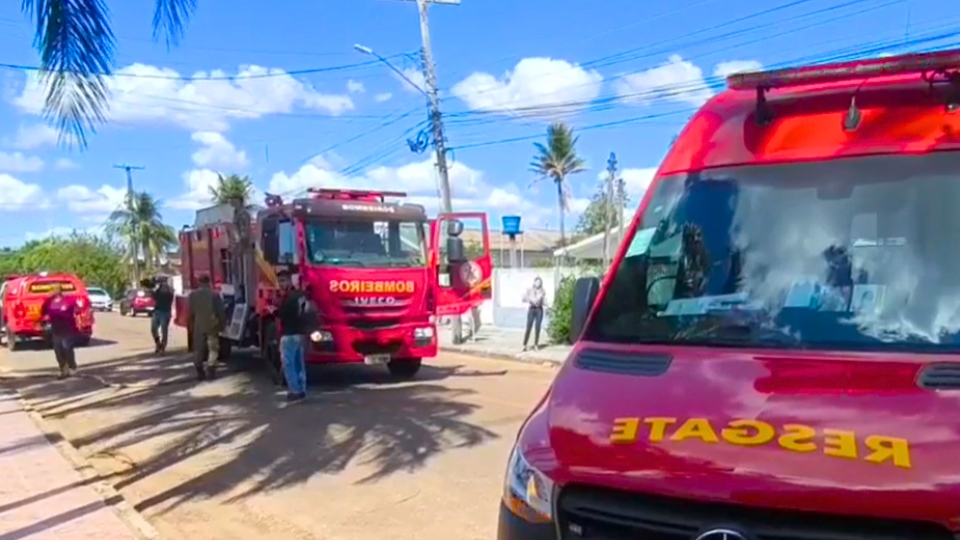 Bombeiros controlam incêndio em depósito de residência em Sinop