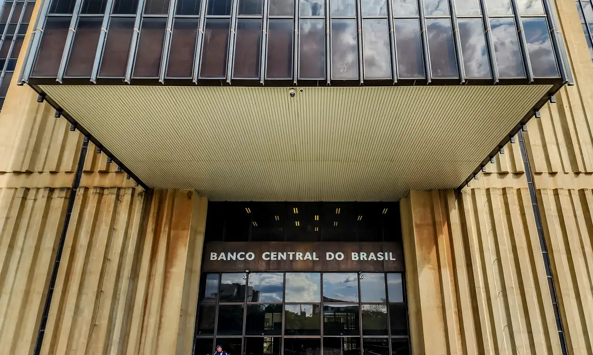 Banco Central interrompe ciclo de cortes dos juros e mantém Selic em 10,5% ao ano