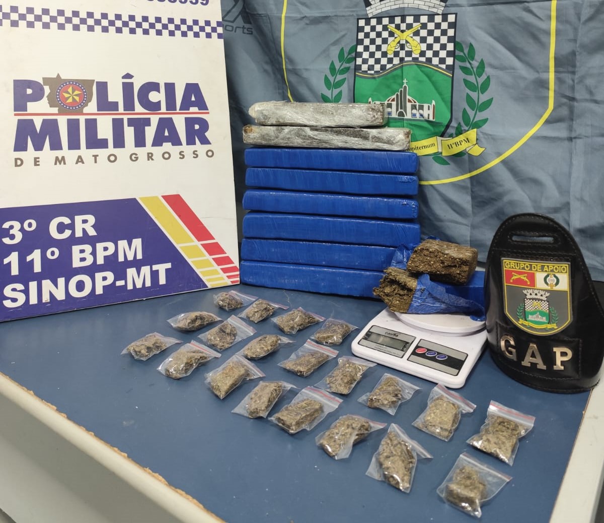 Traficante foge da PM e deixa mochila com nove tabletes e 20 porções de maconha em Sinop