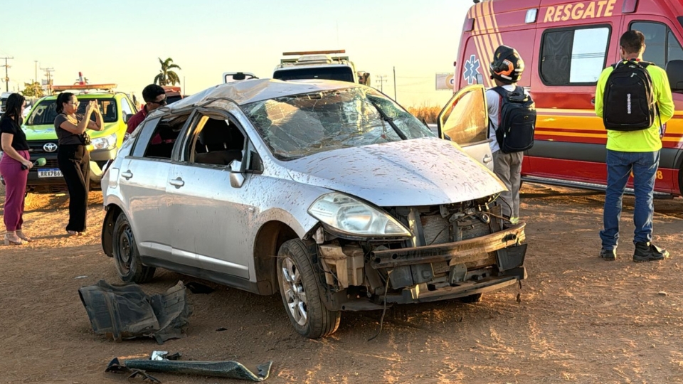 Motorista é socorrido após capotar carro na BR-163 em Sorriso