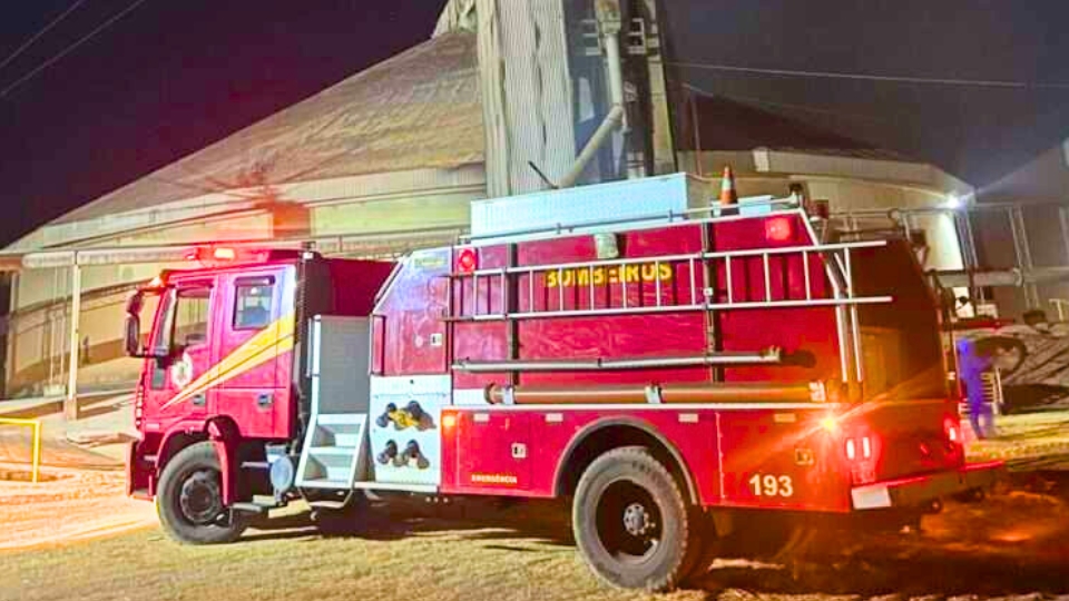 Grande incêndio atinge silos de grãos da BRF em Lucas do Rio Verde