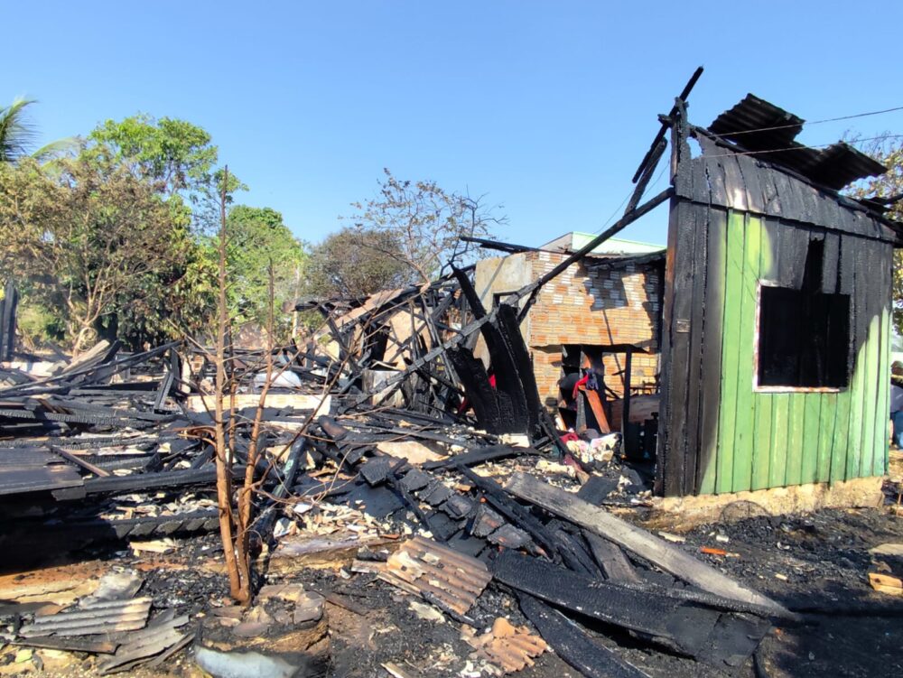 Criança de 1 ano morre e duas irmãs ficam feridas após incêndio em residência em MT