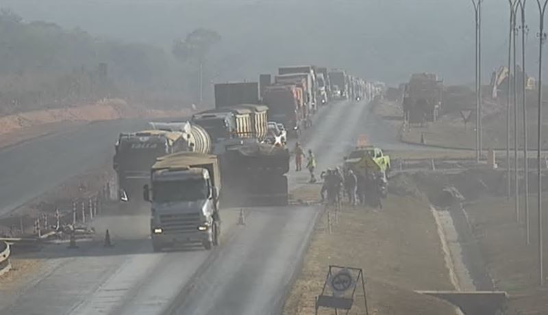 Colisão entre dois veículos de carga é registrada na BR-163 em Nova Mutum