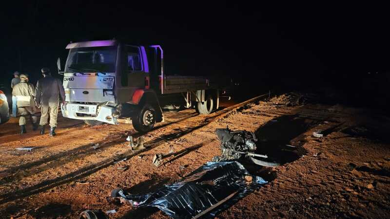 Motociclista morre ao perder controle e bater em caminhão em Alta Floresta