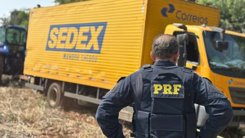 Caminhão dos Correios é apreendido com quase duas toneladas de maconha