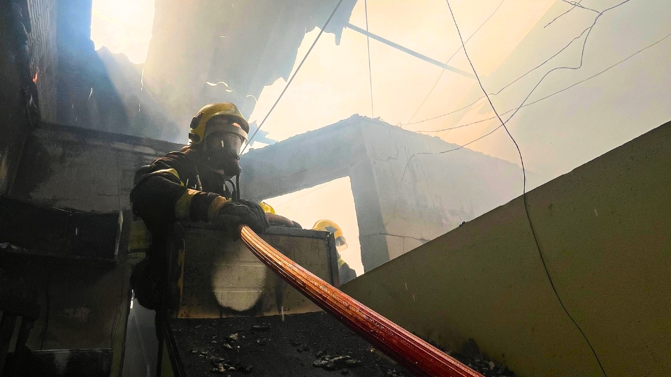 Incêndio destrói residência e parte de comércio em Sorriso