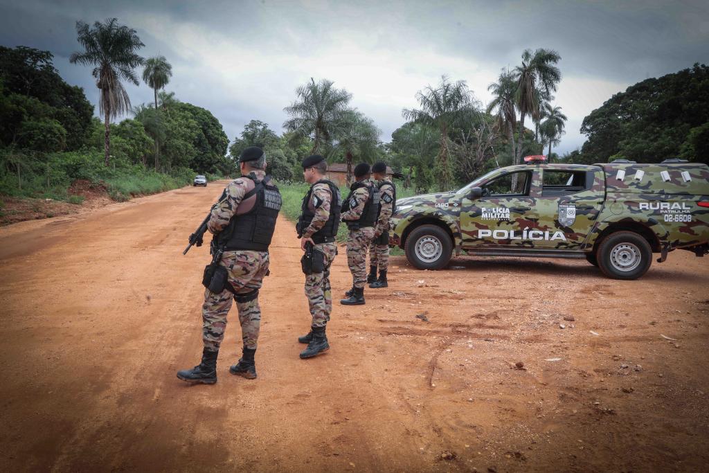 Quadrilha armada invade fazenda, faz família refém e rouba dinheiro, joias e carro em Lucas do Rio Verde