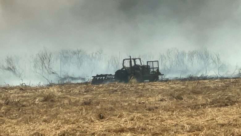 Incêndio atinge fazenda e queima trator em Lucas do Rio Verde