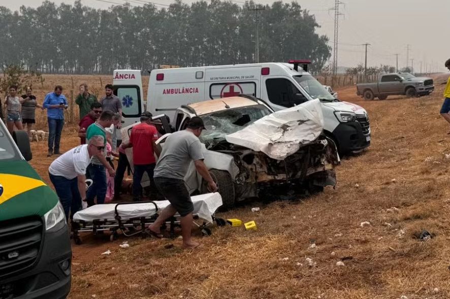 Dois morrem e quatro ficam feridos em batida entre carro e carreta em Campo Novo dos Parecis