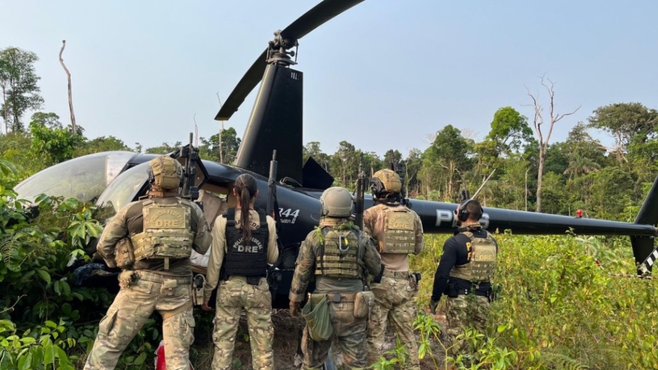 Polícia Federal apreende 238 kg de drogas em helicóptero que passou por Mato Grosso