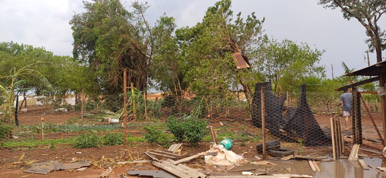 Fortes ventos causam estragos na propriedade rural de Boa Esperança do Norte