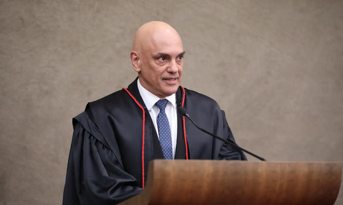 Alexandre de Moraes determina desbloqueio do “X” no Brasil