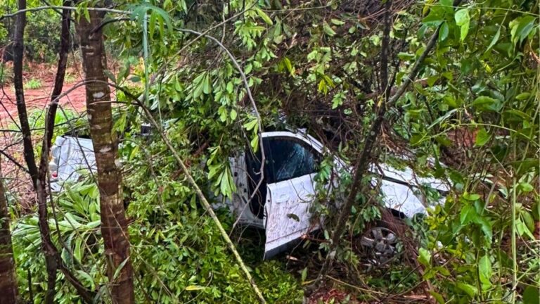 Caminhonete capota na BR-163 em Sorriso e deixa um ferido