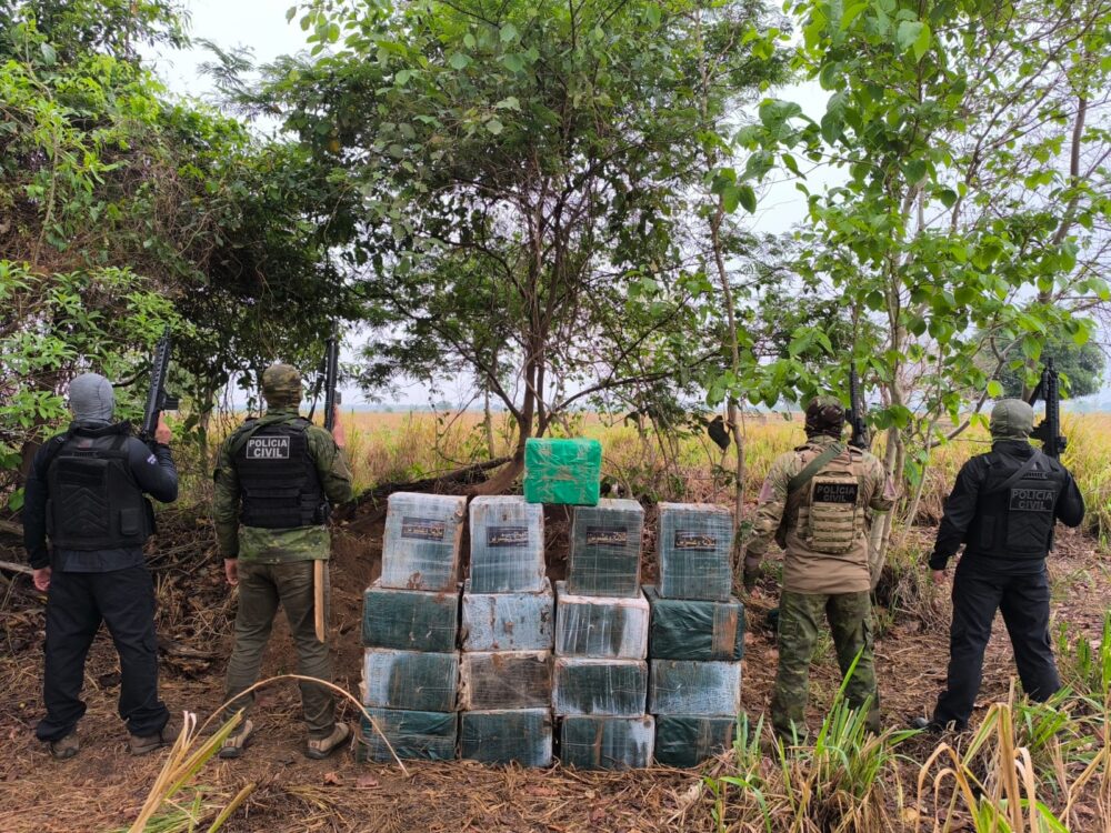 Polícia Civil apreende 500 tabletes de cocaína deixada por avião em MT na fronteira com a Bolívia