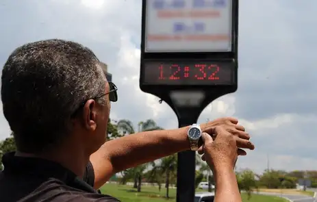 Governo deve decidir sobre volta do horário de verão nesta quarta-feira (16)