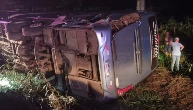 Duas crianças morrem em grave acidente entre ônibus e caminhão em MT