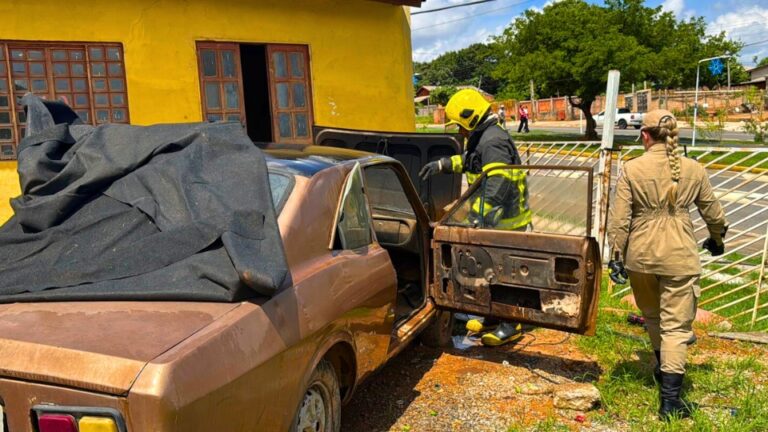 Carro tem principio de incêndio durante carregamento irregular de bateria em Sorriso