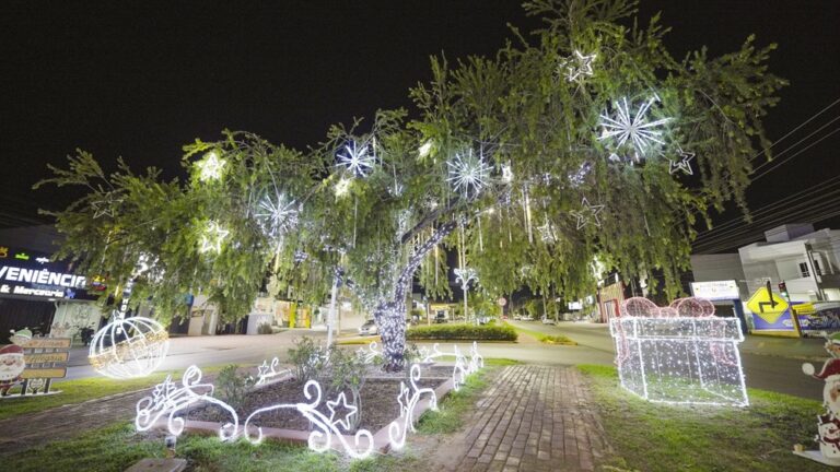 Acendimento de luzes marca início do período natalino em Lucas do Rio Verde